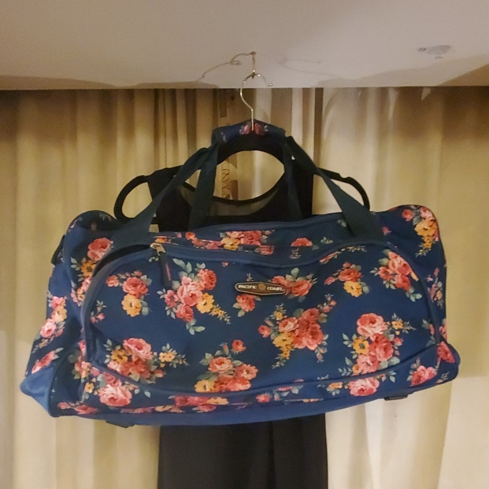 Floral Duffle - Picture 4 of 4